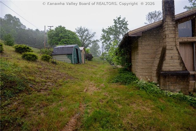 45 Pioneer Lane, Charleston, WV 25312