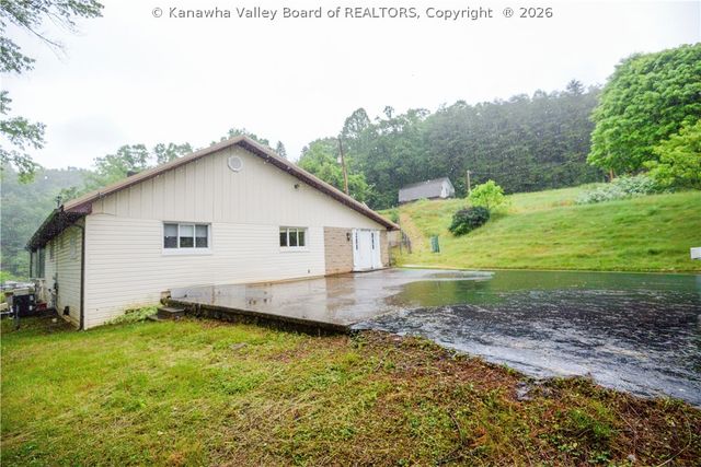45 Pioneer Lane, Charleston, WV 25312