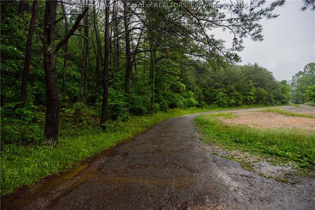 45 Pioneer Lane, Charleston, WV 25312