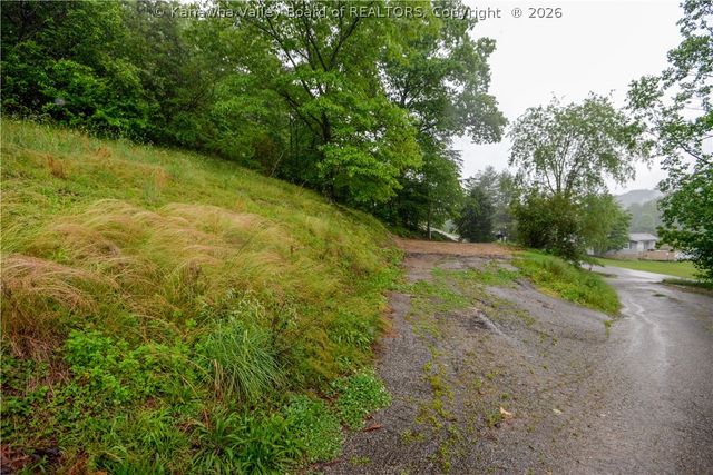 45 Pioneer Lane, Charleston, WV 25312