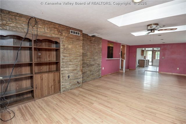 45 Pioneer Lane, Charleston, WV 25312