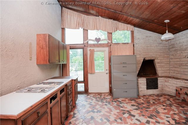 45 Pioneer Lane, Charleston, WV 25312