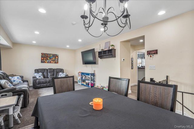 150 POINTE CIR N 150, Coram, NY 11727