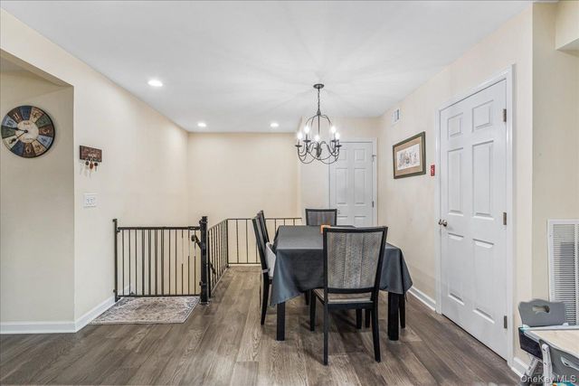 150 POINTE CIR N 150, Coram, NY 11727