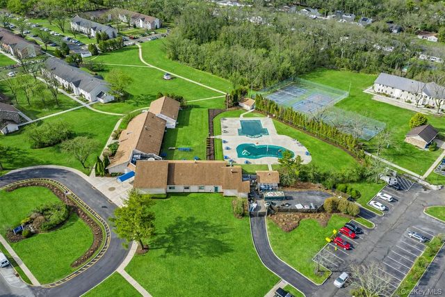 150 POINTE CIR N 150, Coram, NY 11727