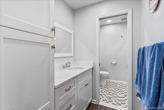 150 POINTE CIR N 150, Coram, NY 11727