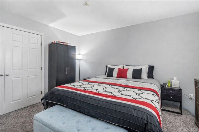 150 POINTE CIR N 150, Coram, NY 11727