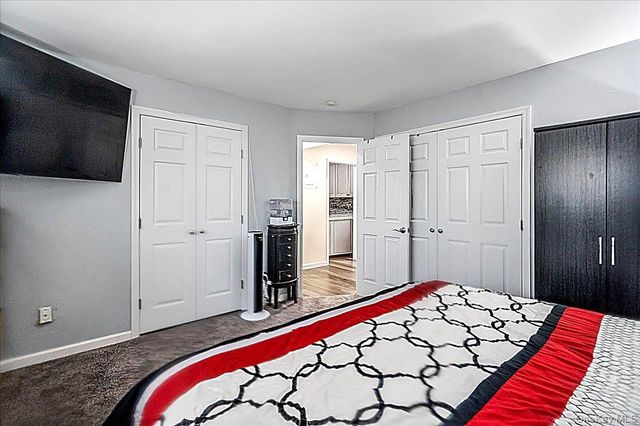 150 POINTE CIR N 150, Coram, NY 11727