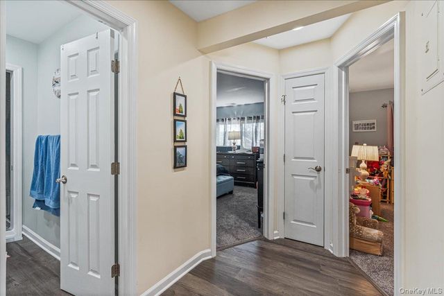 150 POINTE CIR N 150, Coram, NY 11727