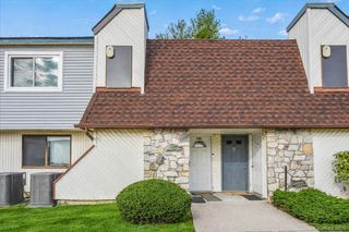 150 POINTE CIR N 150, Coram, NY 11727