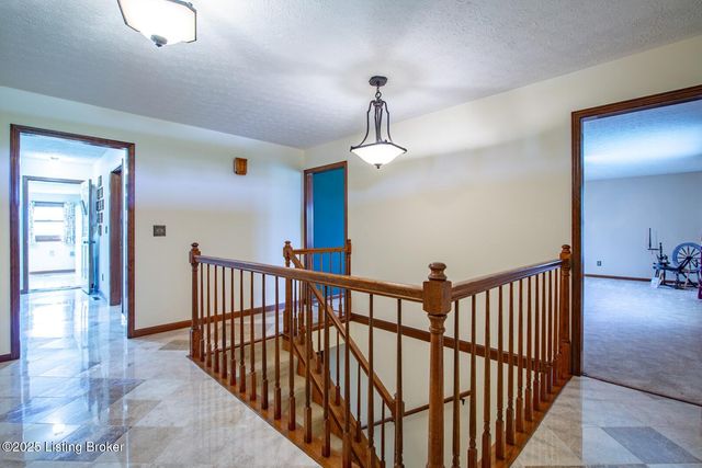 11441 Rineyville Rd, Vine Grove, KY 40175