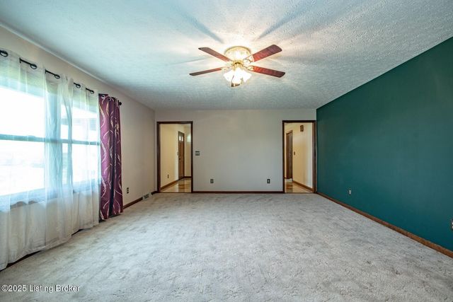 11441 Rineyville Rd, Vine Grove, KY 40175