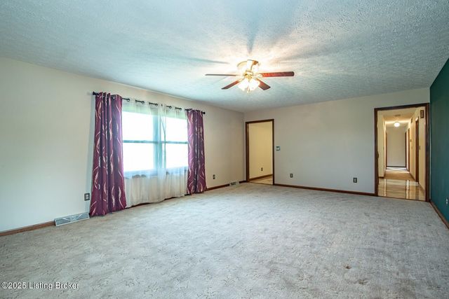 11441 Rineyville Rd, Vine Grove, KY 40175