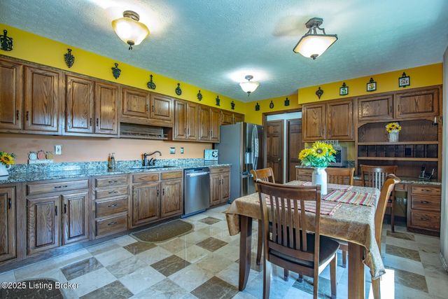 11441 Rineyville Rd, Vine Grove, KY 40175