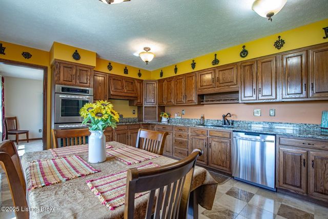 11441 Rineyville Rd, Vine Grove, KY 40175