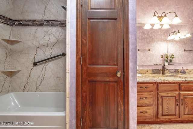 11441 Rineyville Rd, Vine Grove, KY 40175