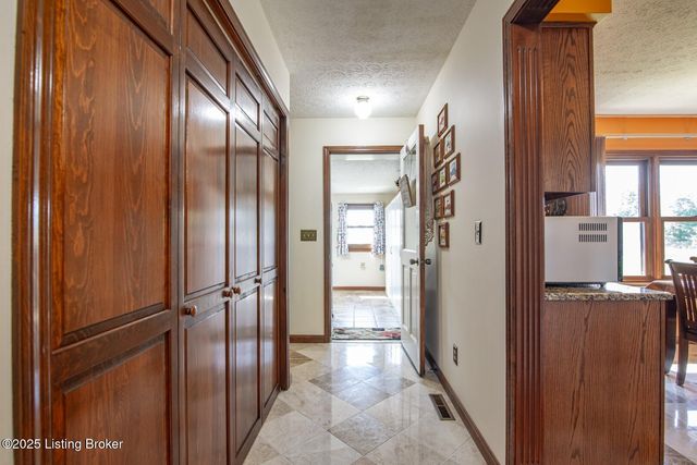 11441 Rineyville Rd, Vine Grove, KY 40175