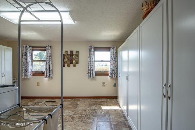 11441 Rineyville Rd, Vine Grove, KY 40175