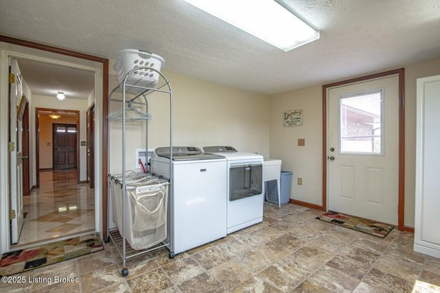 11441 Rineyville Rd, Vine Grove, KY 40175