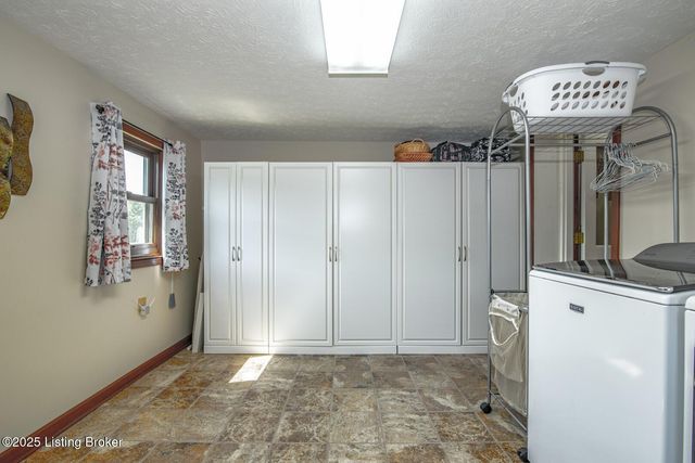 11441 Rineyville Rd, Vine Grove, KY 40175