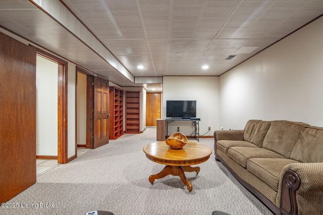 11441 Rineyville Rd, Vine Grove, KY 40175