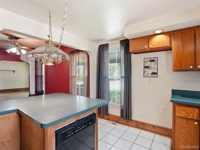 69 E Burdick Street, Oxford, MI 48371
