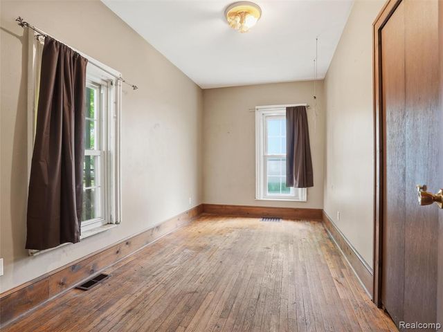 69 E Burdick Street, Oxford, MI 48371