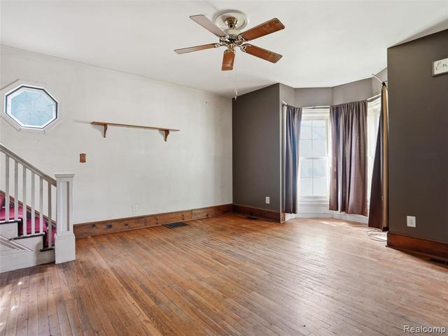 69 E Burdick Street, Oxford, MI 48371