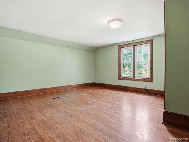 69 E Burdick Street, Oxford, MI 48371