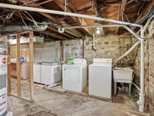 69 E Burdick Street, Oxford, MI 48371