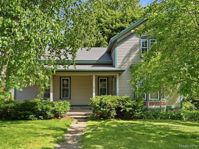 69 E Burdick Street, Oxford, MI 48371