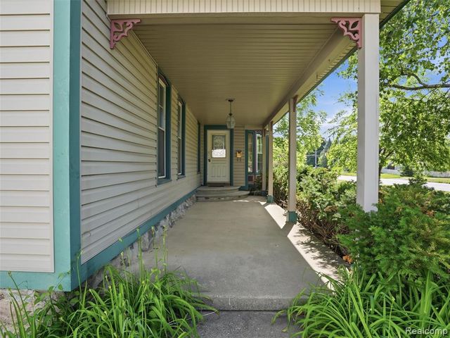 69 E Burdick Street, Oxford, MI 48371
