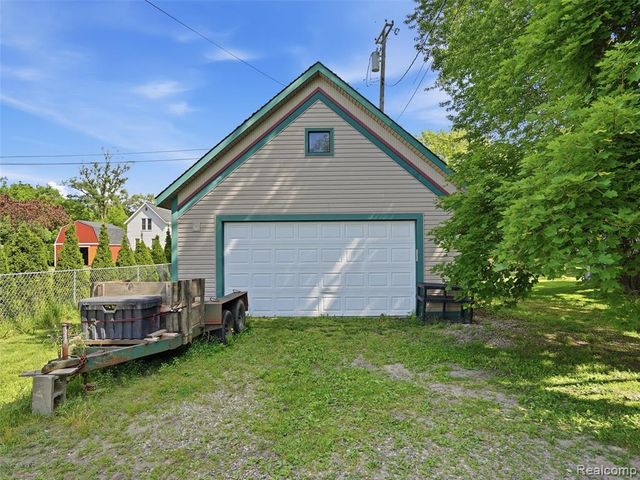 69 E Burdick Street, Oxford, MI 48371