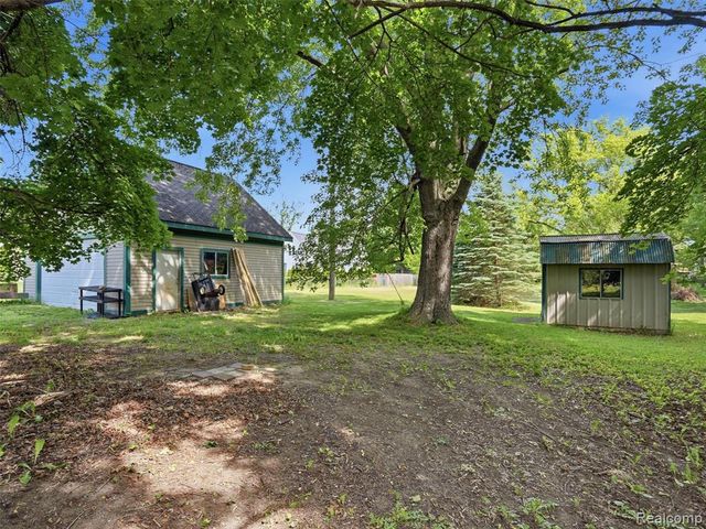 69 E Burdick Street, Oxford, MI 48371