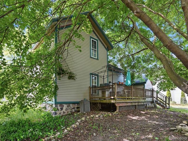 69 E Burdick Street, Oxford, MI 48371