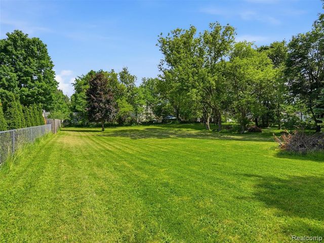 69 E Burdick Street, Oxford, MI 48371