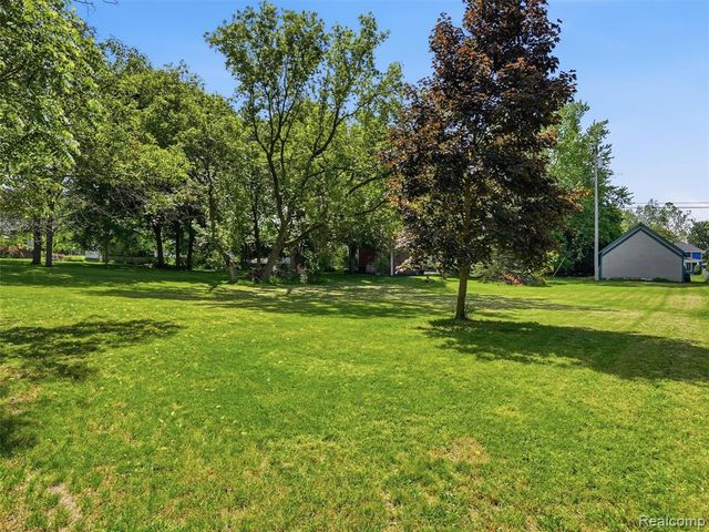 69 E Burdick Street, Oxford, MI 48371