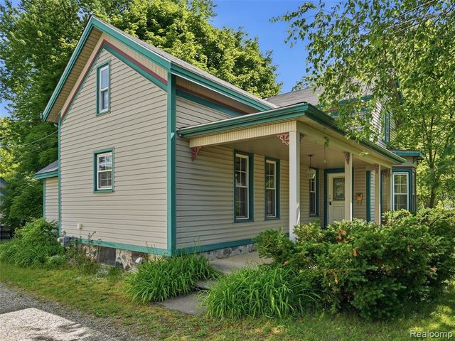 69 E Burdick Street, Oxford, MI 48371