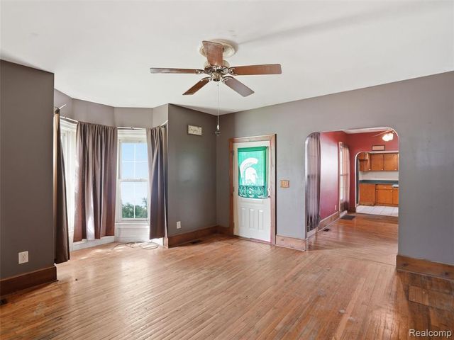 69 E Burdick Street, Oxford, MI 48371