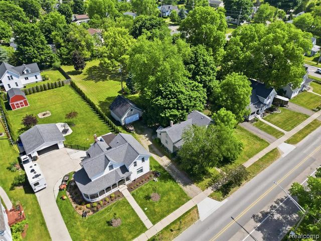 69 E Burdick Street, Oxford, MI 48371
