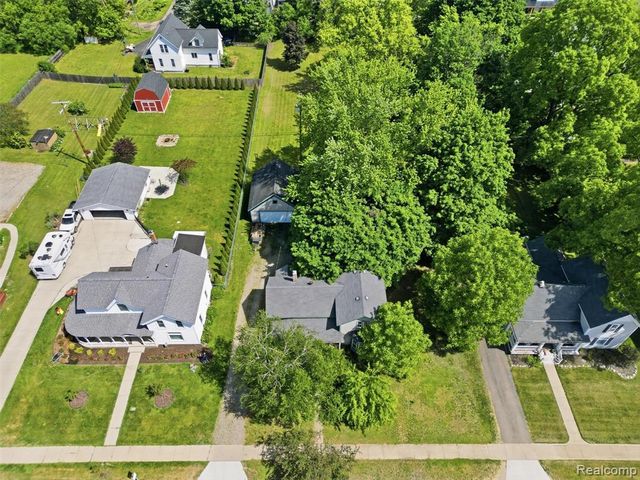 69 E Burdick Street, Oxford, MI 48371