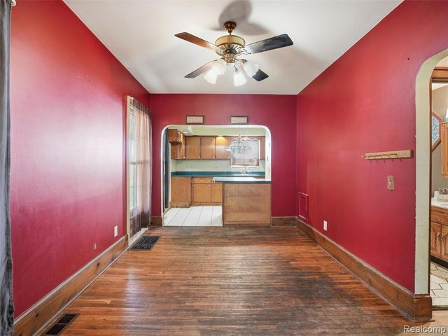 69 E Burdick Street, Oxford, MI 48371