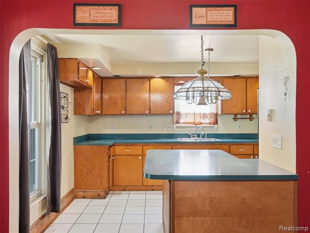 69 E Burdick Street, Oxford, MI 48371
