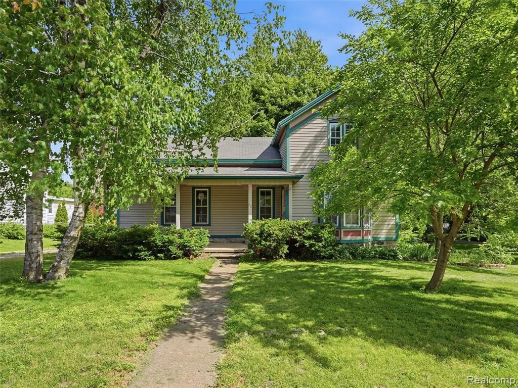 69 E Burdick Street, Oxford, MI 48371