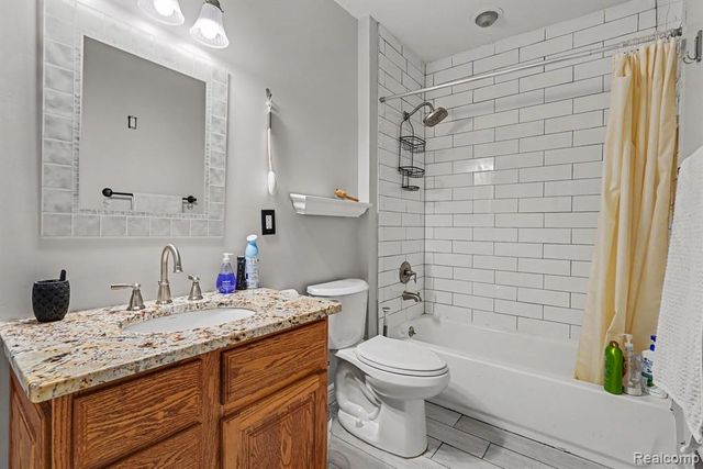 3018 Cass Lake Avenue, Keego Harbor, MI 48320