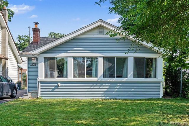 3018 Cass Lake Avenue, Keego Harbor, MI 48320