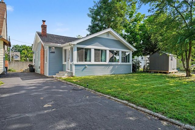 3018 Cass Lake Avenue, Keego Harbor, MI 48320