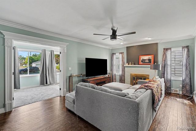 3018 Cass Lake Avenue, Keego Harbor, MI 48320