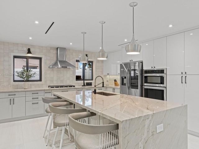 511 SE 14th St 1, Pompano Beach, FL 33060