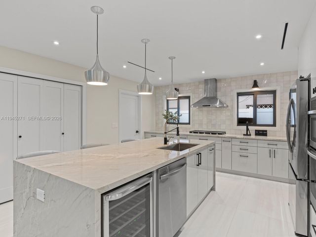 511 SE 14th St 1, Pompano Beach, FL 33060